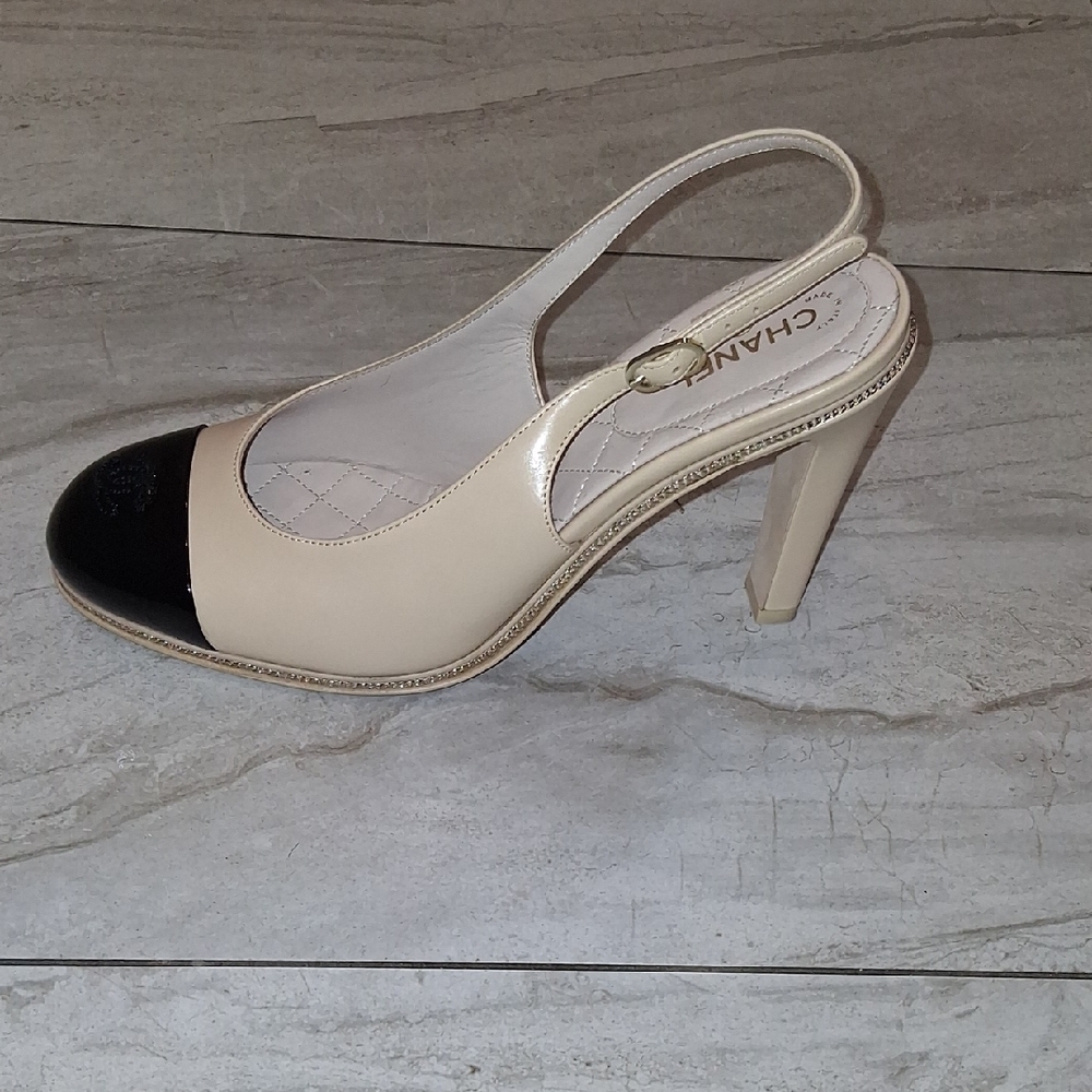 CHANEL Two-Tone Slingback Heels in Beige and Black - Picture 3 of 9